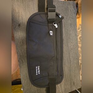 * DAITET RFID Blocking money belt for travel in black